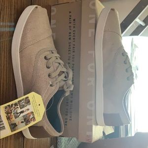 Tom’s Donovan shoes